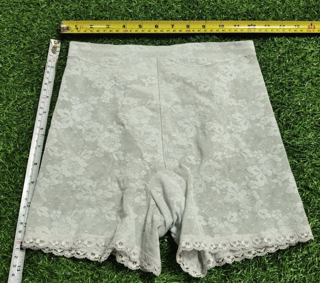 Code : 1015 (Category: New Undergarments & Loungewear) located in Sungai Buloh. Submitted by Zirahh.BndleNightware (Listing ID 1457589751, Image 1). Description: 9/10.