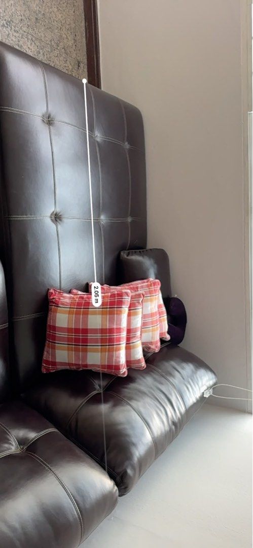 Sofa (Category: Sofas) located in Singapore. Submitted by salonfurniture (Listing ID 1457581331, Image 3). Description: .