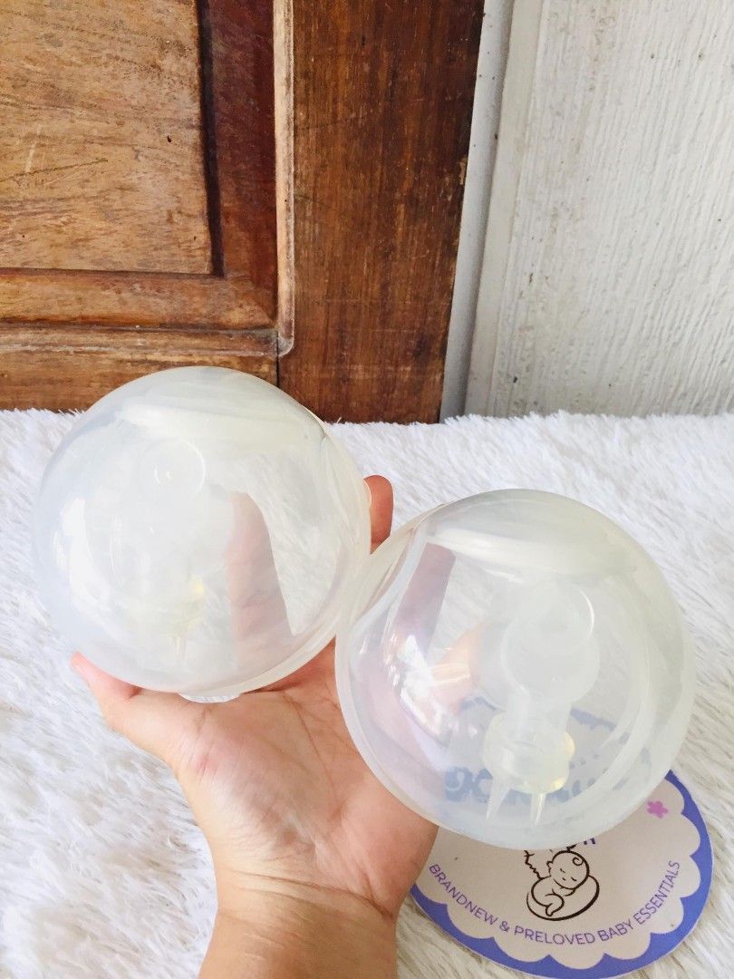 Spectra Handsfree cups 28mm pair (Category: Breastfeeding & Bottle Feeding) located in Manila. Submitted by kikay.store.ph30 (Listing ID 1457542154, Image 2). Description: ❗NEW ARRIVALS ❗️🇺🇸 Spectra Handsfree cups Authentic ✅️ Condition : likenew Inclusion : 28mm flange cups pair Price: 900 pair MOP: GCASH, BDO, MOD: SCO FOR SHIPPING PURPOSE, BUS SHIPPING, JNT, LBC ♥️ 1 day reservation ONLY ♥️ No to rush shipping ♥️ No free shipping ♥️ No retur