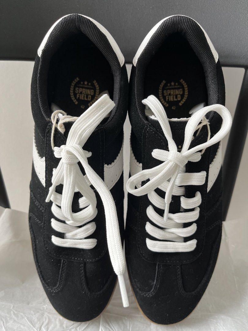 Springfield Retro Leather Sneaker (Category: Sneakers) located in Muntinlupa City. Submitted by invalid_ (Listing ID 1457666520, Image 2). Description: ⁃ Retro-inspired trainers sneaker ⁃ Made of suede leather ⁃ Six-way lacing ⁃ Contrasting piece detail ⁃ Caramel sole ⁃ 100% Rubber sole ⁃ Made in China ⁃ US 9.0 Men Brand new with box. Only fitted..