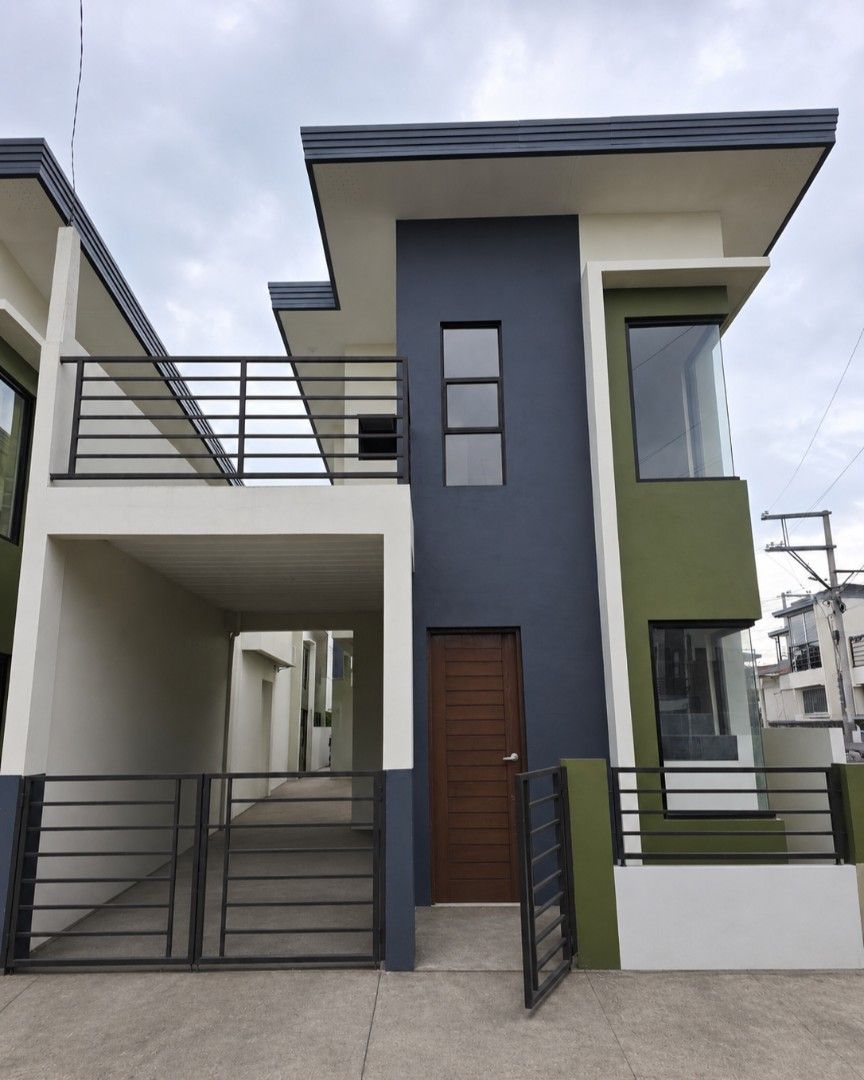 Teresa homes (Category: House & Lot) located in Batangas. Submitted by JohnDi (Listing ID 1457662557, Image 2). Description: FOR SALE: Teresa Homes 94 sqm House and Lot (SINGLE DETACHED CORNER LOT) in Lipa Batangas. ADDRESS: Block 7 Lot 1, Teresa Homes, Brgy. Calamias, Lipa City Batangas Lot Area: 94 sqm Total Floor Area: 85.31 still negotiable Selling Price : P3,450,000 Terms of Payment: Half payment cash other half is 1yr to pay with PDC. For v