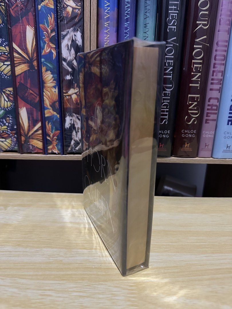 The Thorn Queen - Sasha Payton Smith (Deluxe) (Category: Storybooks) located in Mabalacat. Submitted by midnightreader11 (Listing ID 1457584236, Image 2). Description: .