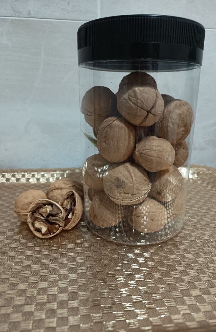 walnuts (Category: Packaged & Instant Food) located in Singapore. Submitted by aafiabakery (Listing ID 1457529302, Image 2). Description: 300g thin skinned walnuts.