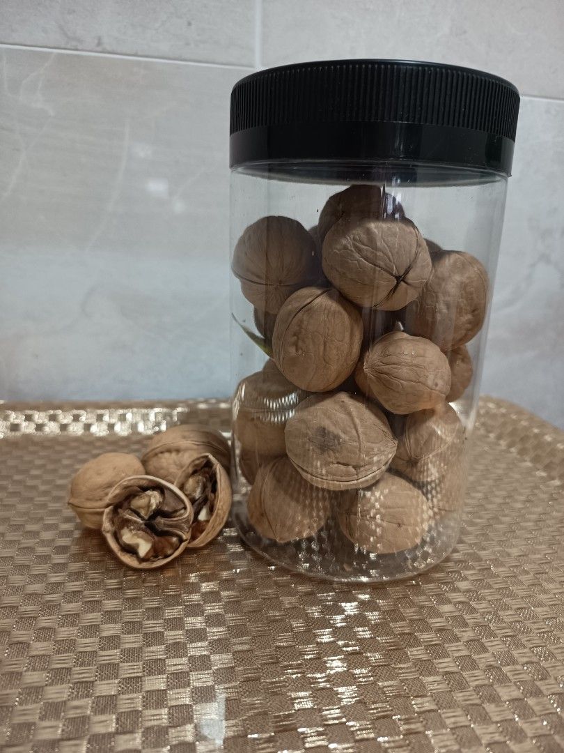 walnuts (Category: Packaged & Instant Food) located in Singapore. Submitted by aafiabakery (Listing ID 1457529302, Image 4). Description: 300g thin skinned walnuts.