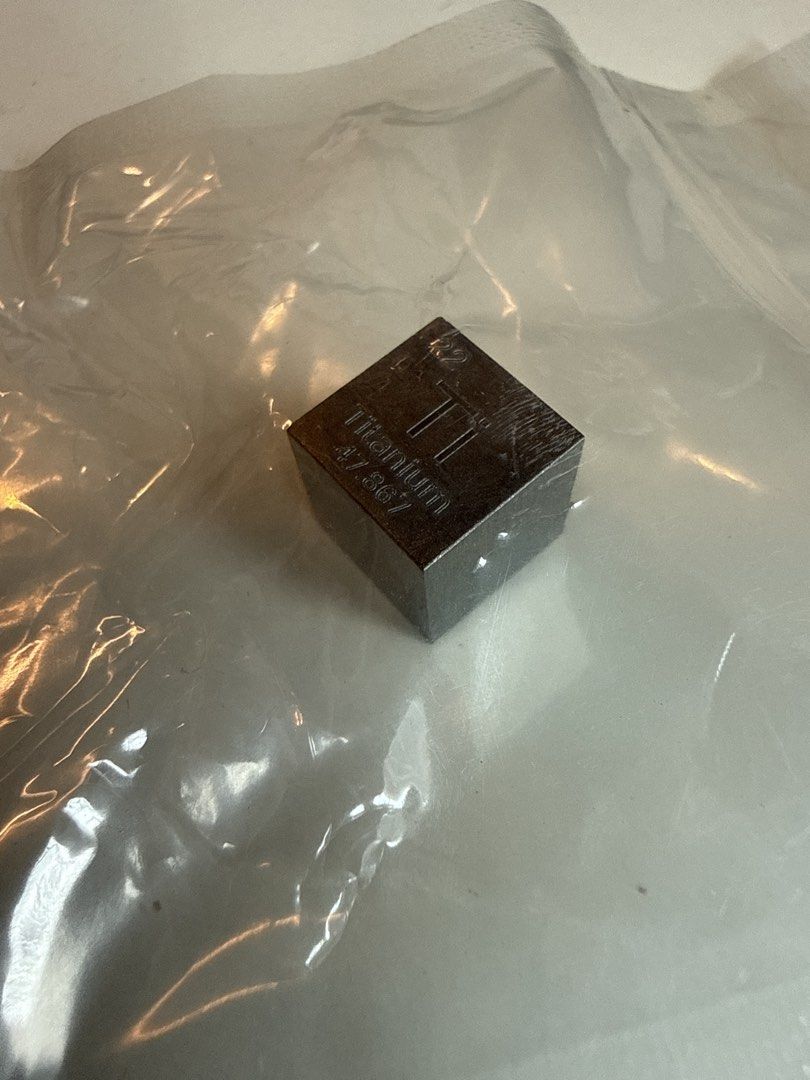 Titanium Cube （分類：其他）位於 Hong Kong。 由 silvercloud.fc2706 提交（商品編號 1457543870，圖片 1）。簡介： Po Lam station only。