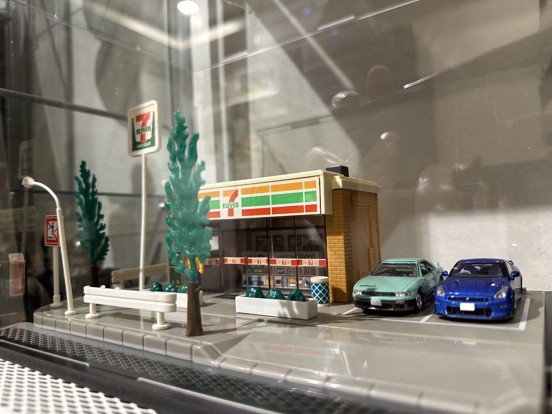 Tomy Tomica Town 7-11 (Category: Vehicle & Diecast Models) located in Las Pinas. Submitted by retrosanity (Listing ID 1457674693, Image 1). Description: Complete with free acrylic case Cars not included.