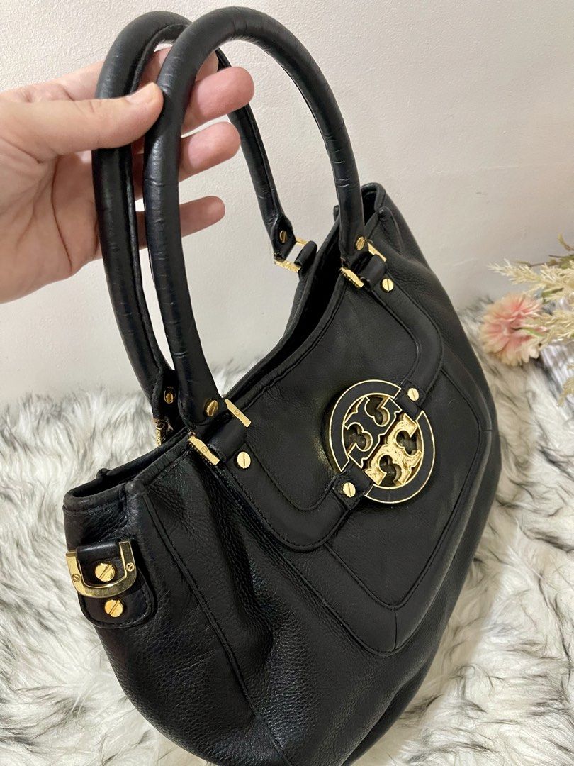 Tory Burch Amanda Leather Shoulder Bag / Tote Bag (Category: Luxury Bags & Wallets) located in Teresa. Submitted by savvyonbranded (Listing ID 1457599473, Image 2). Description: 10.5 x 15 x 5.5 inches Replace sling strap Sign of use on handle’s rubber lining.