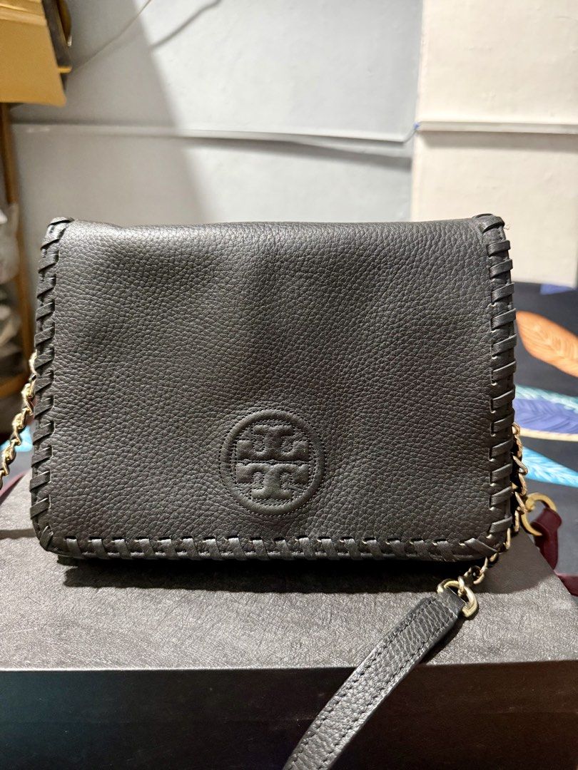 Tory Burch Black Leather Chain Shoulder Bag (Category: Luxury Bags & Wallets) located in Manila. Submitted by bags.shopp (Listing ID 1457661352, Image 3). Description: - Authentic Tory Burch black leather bag - Elegant gold chain strap - Signature embossed logo on the front - Multiple interior compartments for organization - Interior zip pockets for secure storage - Unique and stylish stitching detail - Versatile for everyday use or evening event