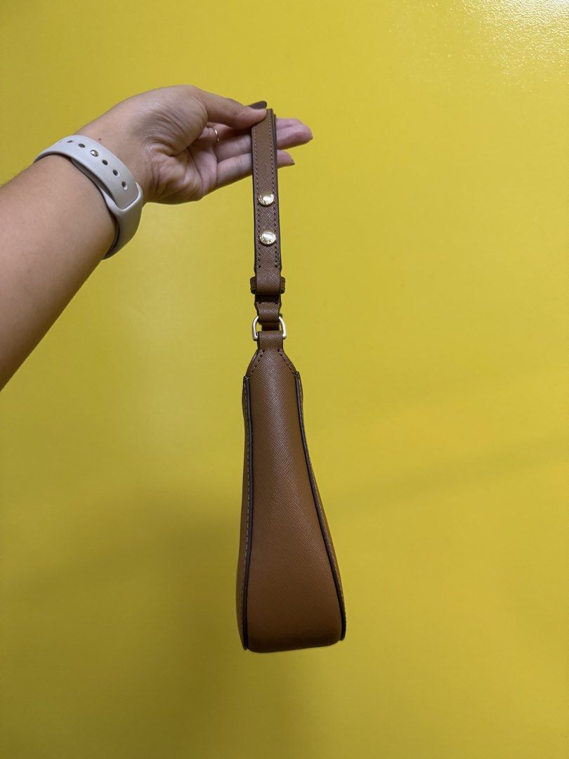 Tory Burch Brown Leather Hobo Shoulder Bag (Category: Luxury Bags & Wallets) located in Manila. Submitted by previosly.mine (Listing ID 1457553341, Image 2). Description: - Genuine brown leather Tory Burch hobo bag - Elegant gold hardware details on the strap - Secure zipper closure - Comes with original receipt from Tory Burch San Francisco Premium Outlet - Ideal everyday bag.