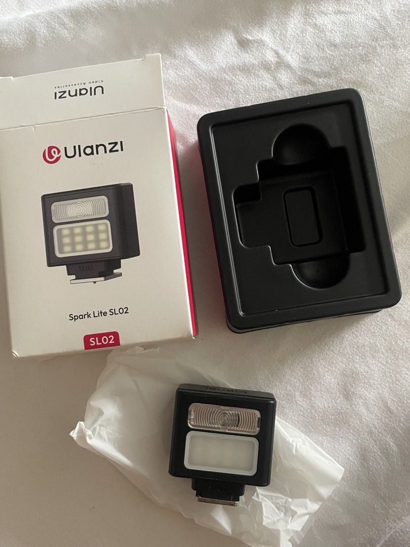 Ulanzi Spark Lite SL02 LED Lighth (Category: Lighting & Studio Equipment) located in Manila. Submitted by arcasteria (Listing ID 1457568241, Image 2). Description: rfs: i bought the wrong one.
