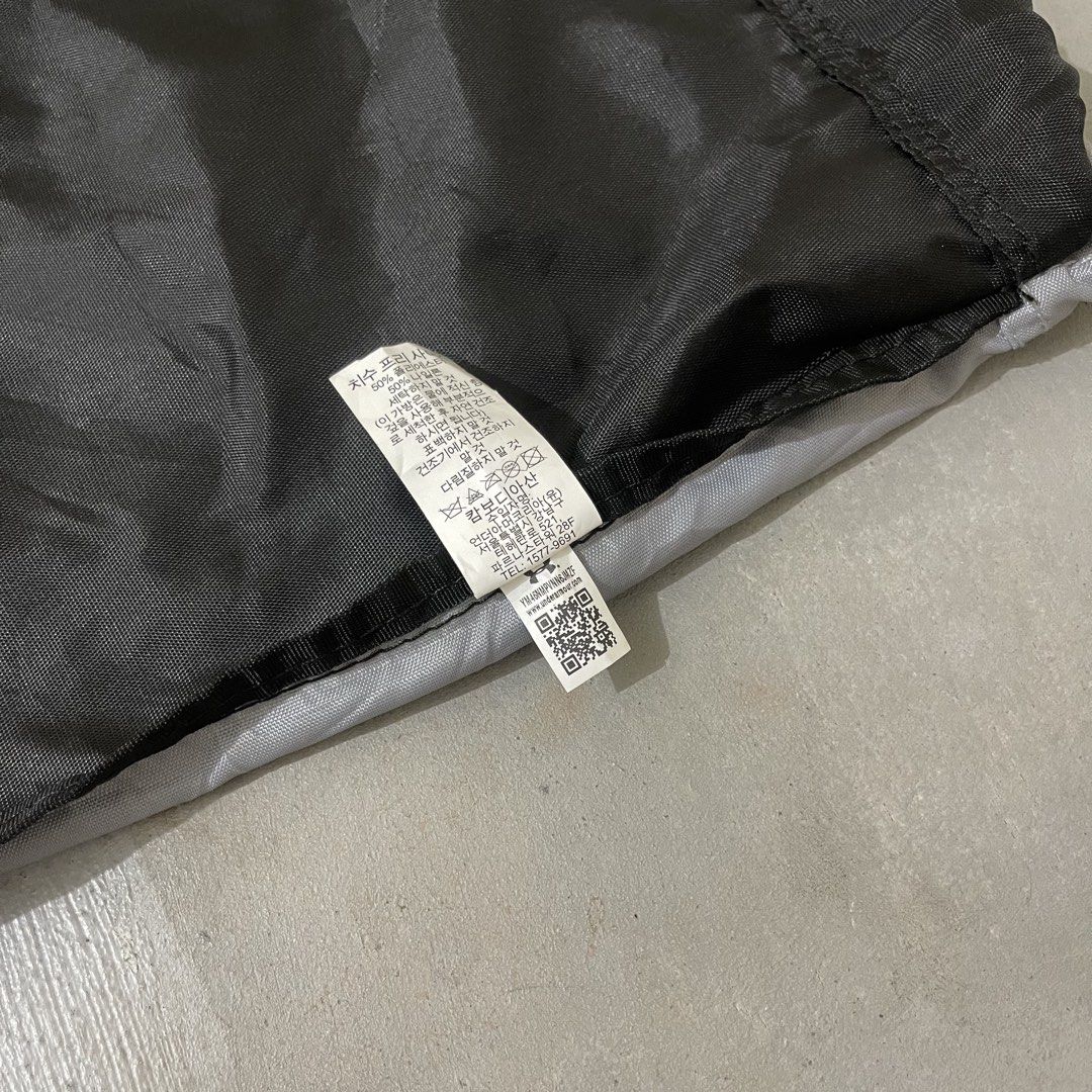 Under Armour Black Grey Drawstring Bag (Category: Backpacks) located in Manila. Submitted by bravebird_164362 (Listing ID 1457655106, Image 3). Description: UA BACK DRAWSTRING BAG LIKE NEW NO FLAWS DM.