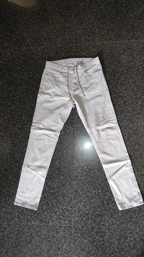 Uniqlo Cotton Blend Pants Size M (Category: Other Bottoms) located in Trece Martires City. Submitted by vjcarungcong (Listing ID 1457540358, Image 1). Description: - Lightweight Uniqlo pants - Comfortable cotton blend material - Elastic waistband with adjustable drawstring - Classic straight leg fit - Ideal for everyday casual wear - Versatile and easy to style.