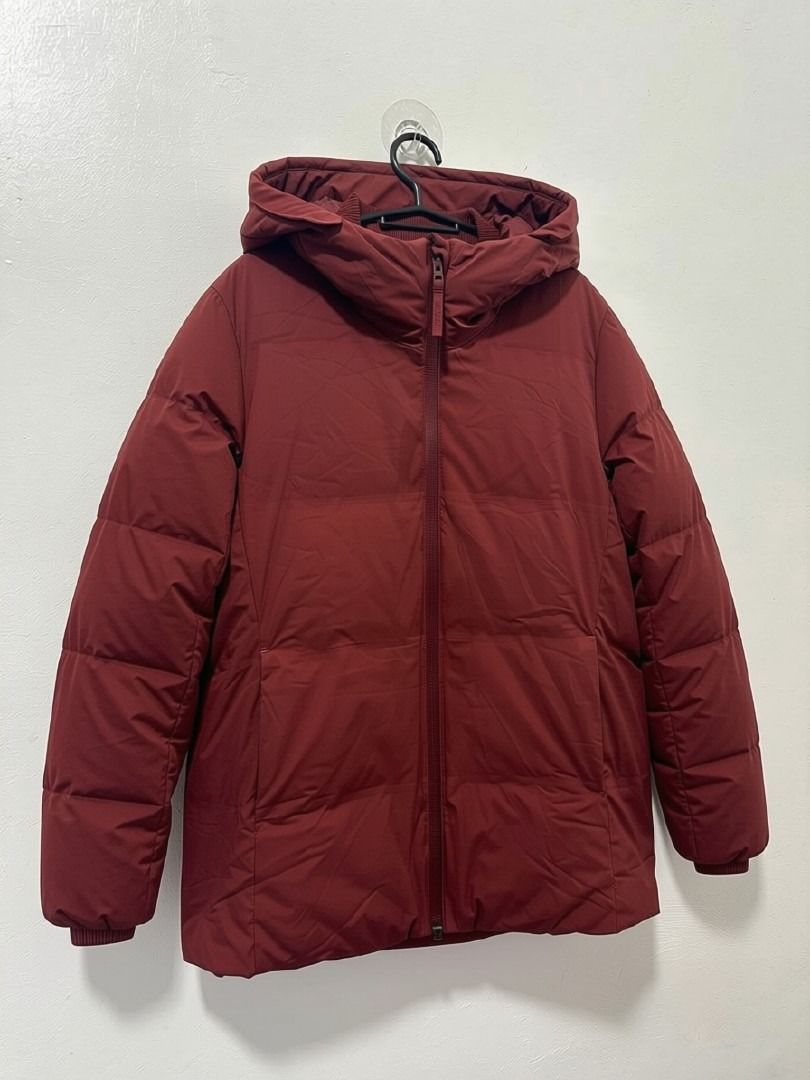 Uniqlo Maroon Seamless Down Puffer Jacket Women Medium (Category: Coats, Jackets and Outerwear) located in Balanga. Submitted by winterlab_ph (Listing ID 1456724199, Image 3). Description: Code: A714 Width: 18.5 Length: 25.5 Shoulders: 15.5 Sleeves: 23 : needs deep cleaning .