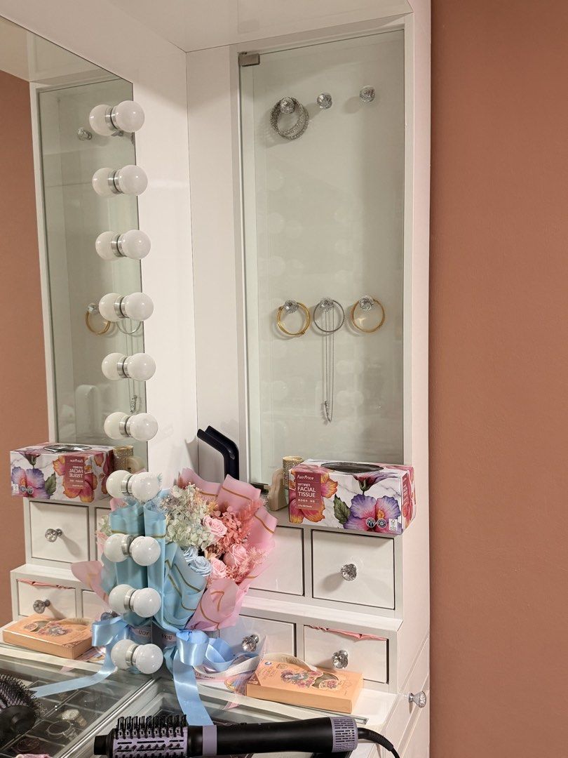 vanity dressing table (Category: Other Home Furniture) located in Singapore. Submitted by xxzz_ (Listing ID 1457681749, Image 2). Description: large size comes with lights many compartments used have to dismantle on your own and get your own delivery .