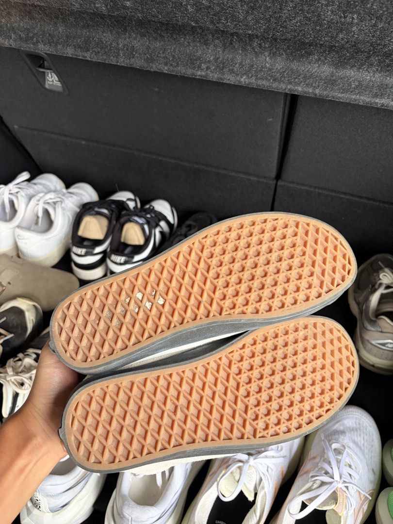 Vans (Category: Sneakers) located in Kuala Lumpur. Submitted by asyraffzaa2222 (Listing ID 1457638608, Image 3). Description: Uk6 , shoe in good condition , worn only 2-3 times. wts to clear space. original come with box. postage add rm10 serious buyer can nego abit.