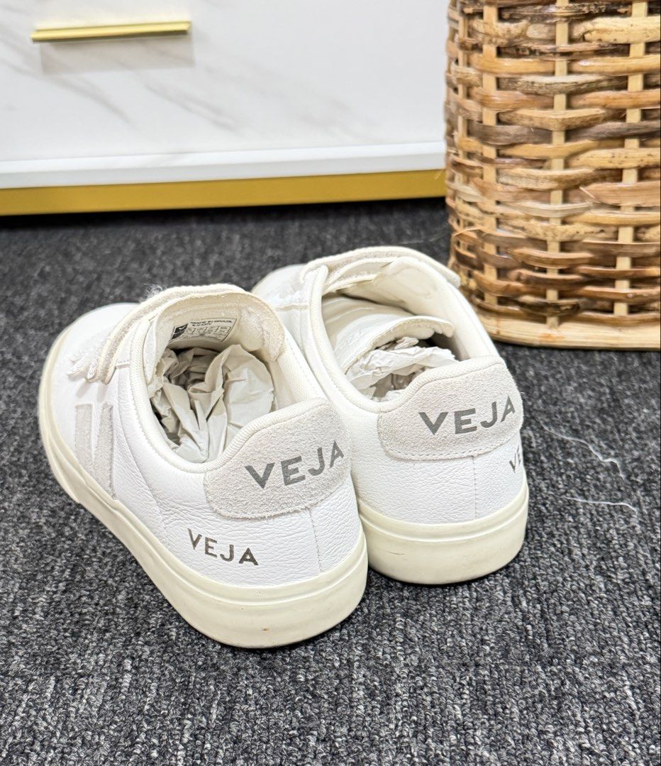 VEJA RECIFE 22cm on tag (Category: Sneakers) located in Balanga. Submitted by serene_spacexs (Listing ID 1457598998, Image 2). Description: Used once only With box 100% ORIGINAL Like new condition No issue.