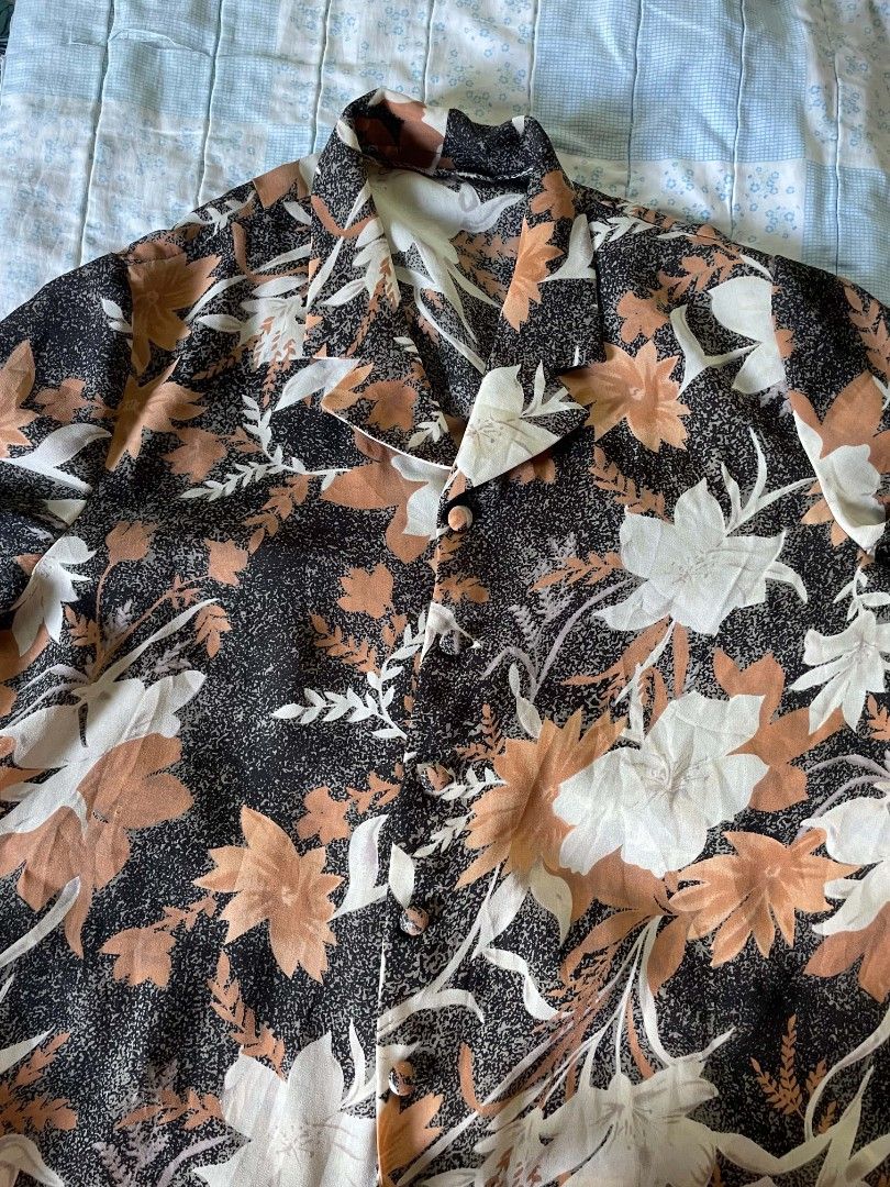 Vintage Floral Print Button-Up Shirt (Category: Tshirts & Polo Shirts ) located in Cebu City. Submitted by safemoon-64cb (Listing ID 1457527124, Image 1). Description: - Vintage button-up shirt - Bold floral print (dark background, orange & white flowers) - Classic collar - Versatile styling: wear open or closed - Perfect for adding retro vibes to casual outfits.
