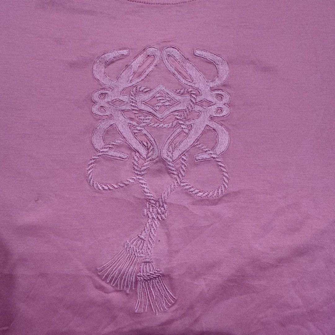 Vintage Loewe Logo Shirt (Category: Luxury Apparel) located in Imus. Submitted by casterhitz (Listing ID 1457600125, Image 2). Description: Medium 21x28 No issue Excellent condition .