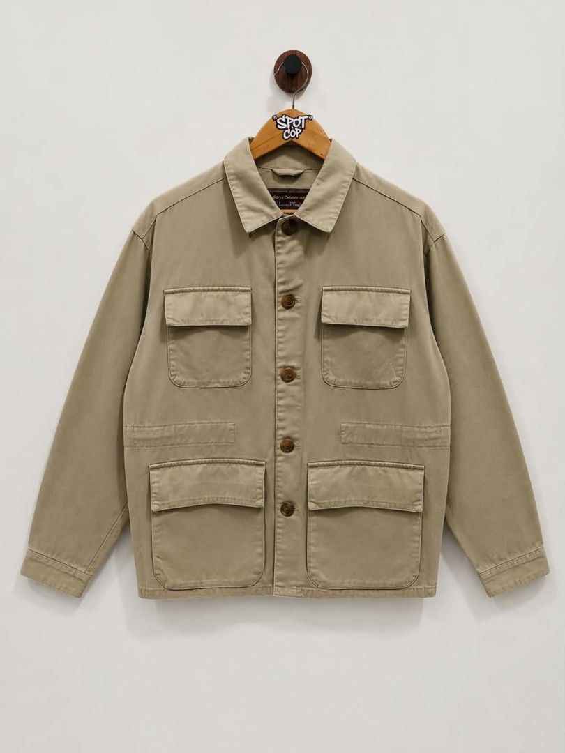 VINTAGE MARLBORO CLASSIC MULTI-POCKET UTILITY FIELD JACKET (Category: Coats, Jackets and Outerwear) located in Taguig. Submitted by zieyaaa.o1 (Listing ID 1457691492, Image 1). Description: VINTAGE MARLBORO MULTI-POCKET UTILITY FIELD JACKET SIZE SMALL ON TAG 24 WIDTH 28 LENGTH 22.5 SLEEVE LENGTH FROM SHOULDER EXCELLENT CONDITION TAGUIG LOCATION 1,699 PHP + SF *COLOR MAY VARY DUE TO LIGHTING.