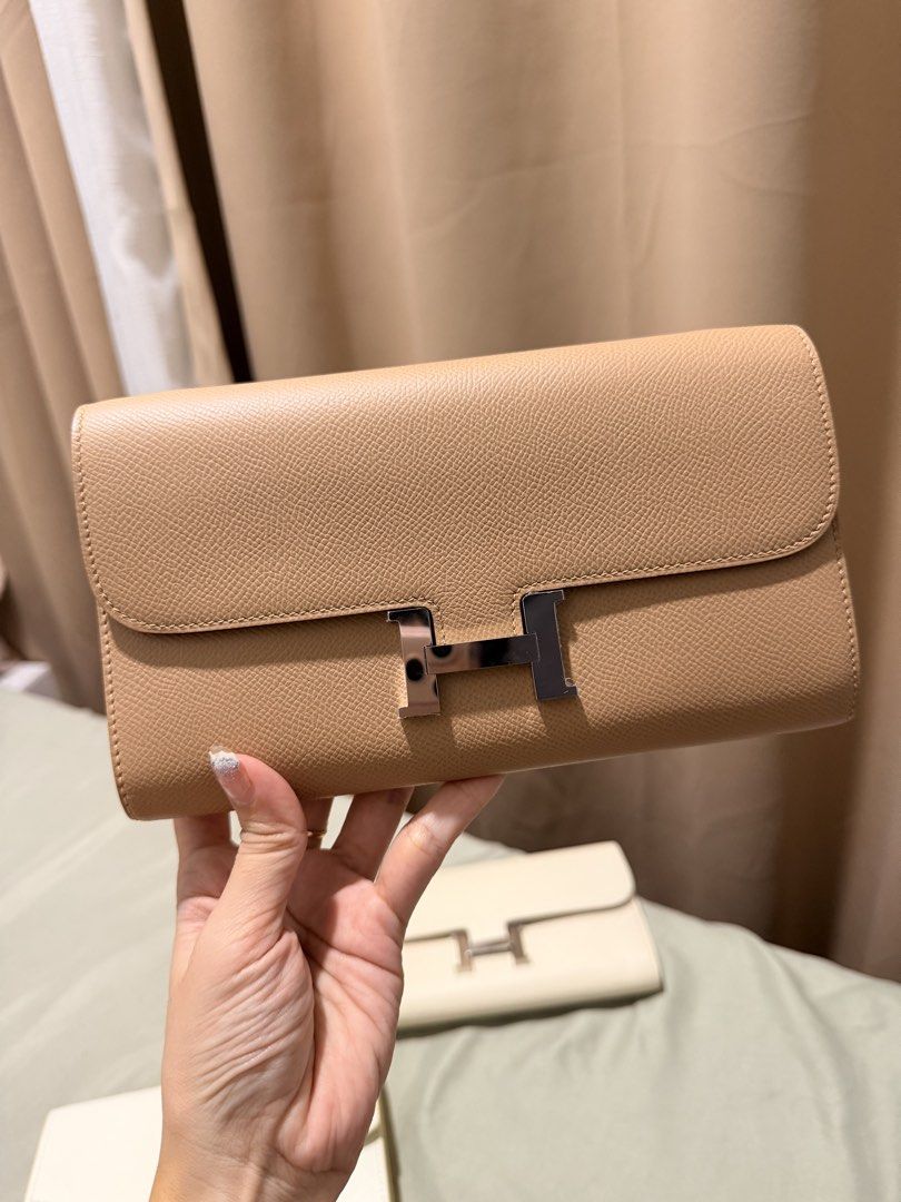 WHITE CLUTCH WALLET NO STRAP (NO STRAP) (Category: Luxury Bags & Wallets) located in Manila. Submitted by minimaison (Listing ID 1457677123, Image 2). Description: ISSUE: NO STRAP INCLUDED/ Minor Flaw due to storage EPSOM HAND STITCH .