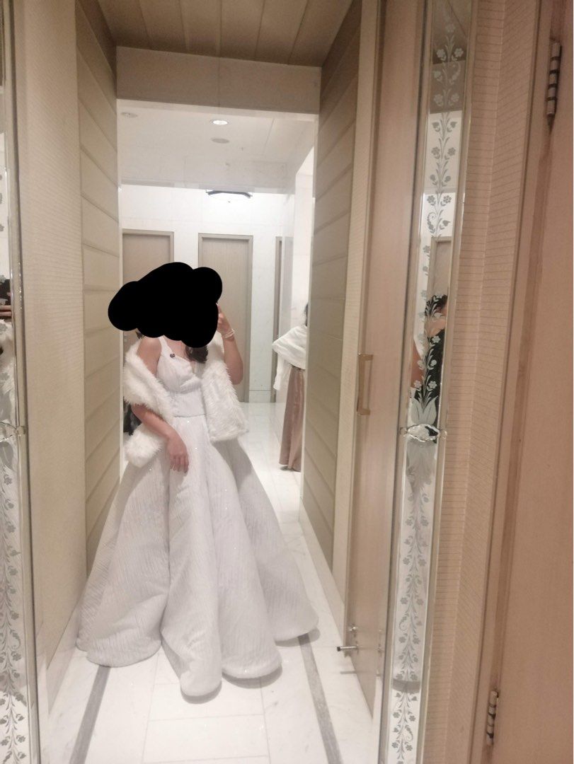 White/ Wedding Sequin Ball Gown (Category: Evening dresses & gowns) located in Carmona. Submitted by dkimch (Listing ID 1457602457, Image 3). Description: - Shimmering white ball gown - V-neck bodice - Full, floor-length skirt - Entirely covered in sequins - Zipper closure at the back - Ideal for formal events, weddings, or prom - Creates a beautiful and flattering silhouette - Petticoat .