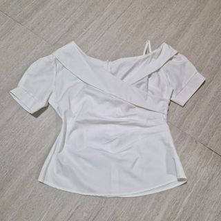 (Category: ) located in . Submitted by lovely.closet (Listing ID 1457640985, Image 1). Description: .