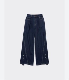 (Category: ) located in . Submitted by uniqllojane_17 (Listing ID 1457591614, Image 1). Description: .