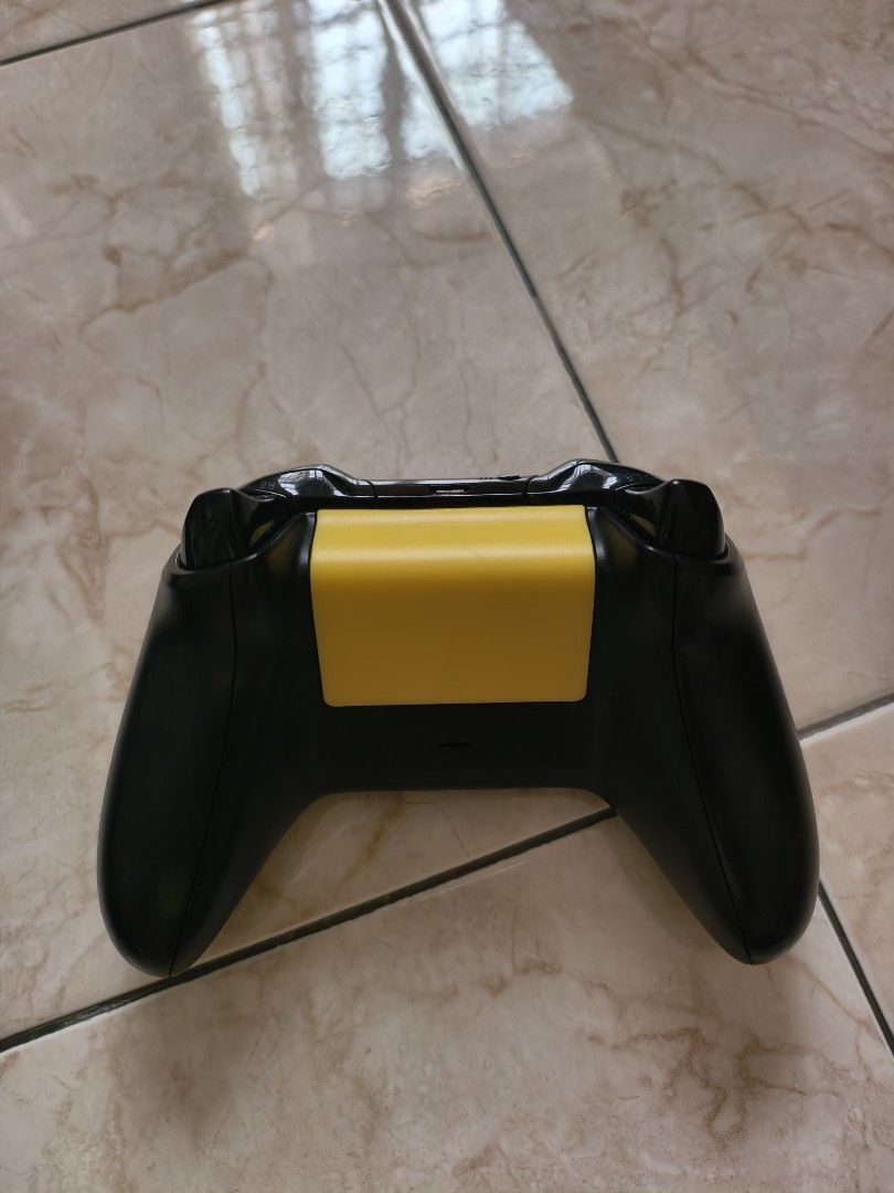 Xbox One controller (Category: Controllers) located in Ayer Keroh. Submitted by luq765 (Listing ID 1457544165, Image 2). Description: Xbox One controller with third party yellow shell. This is the earlier version of the xbox one controller with micro usb port with no bluetooth connectivity. Works wirelessly with xbox only and I have tested it with my xbox series x. For windows only working with wired or need to buy dongle to work wirelessly. Work