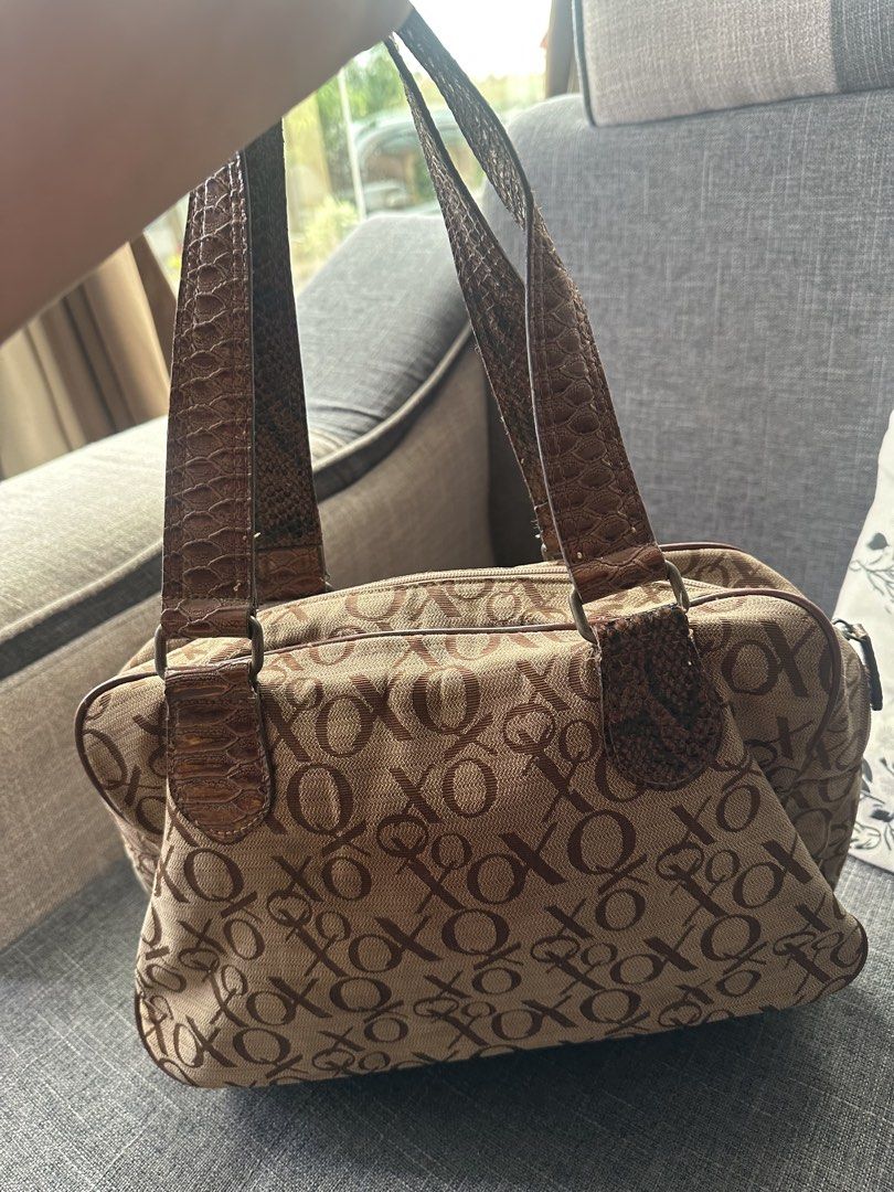 Xoxo Y2K (Category: Shoulder Bags) located in Manila. Submitted by goldenhorse-dafc (Listing ID 1457544704, Image 2). Description: .