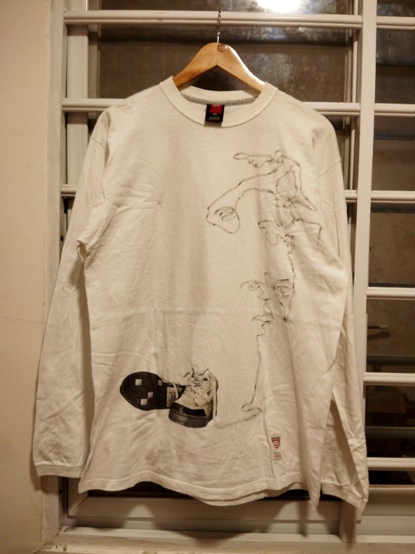 Y2K ECKŌ GRAPHIC TEE ( CREW NECK ) (Category: Coats, Jackets and Outerwear) located in Tuguegarao City. Submitted by kevvomaggad (Listing ID 1457652765, Image 1). Description: DIMENSIONS/MEASUREMENTS W : 23 L : 30 SZ : MEDIUM ON TAG BEST FIT : XL ISSUE : HAIR LINE / STAIN - DEEP WASH MO LANG 🧽 CONDITION : EXCELLENT TIGHT RIBBINGS COLOR RATE : 9.5 COMPLETE TAGS 🏷️.