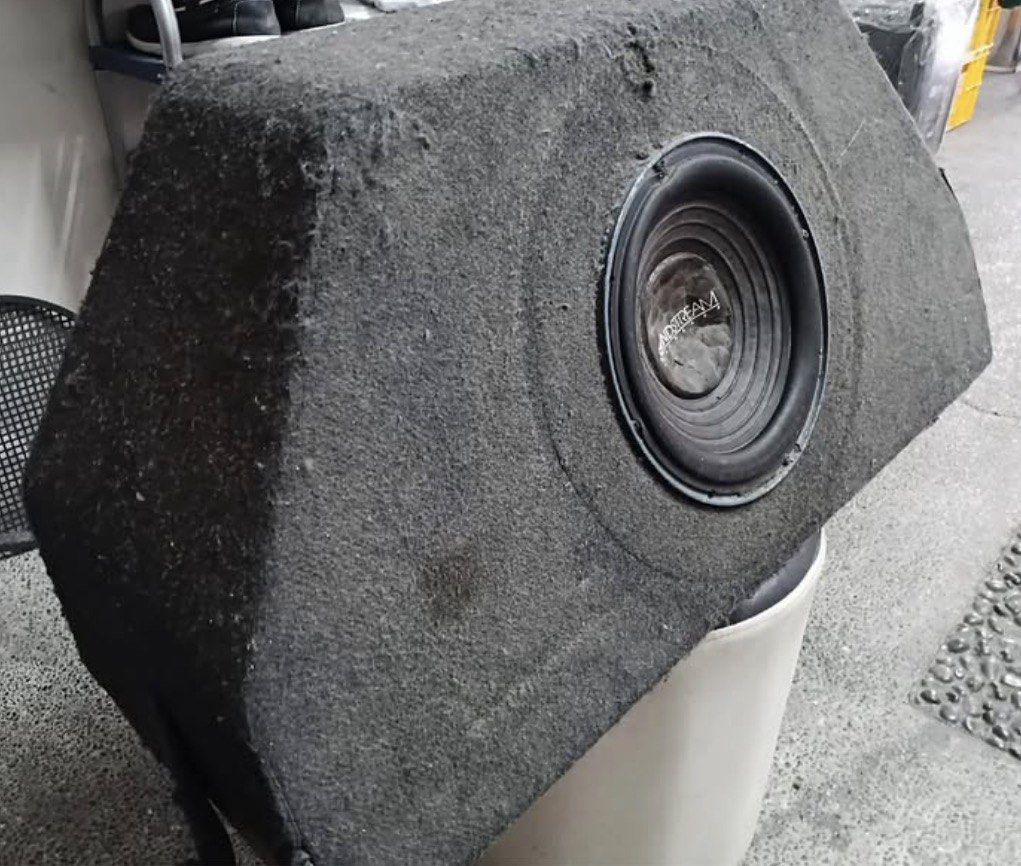 10” Subwoofer with Buffle Box - Sound Stream (Category: Soundbars, Speakers & Amplifiers) located in Quezon City. Submitted by chloe_declutter (Listing ID 1457779137, Image 1). Description: Cubao qc Open to pickups Still in good condition .