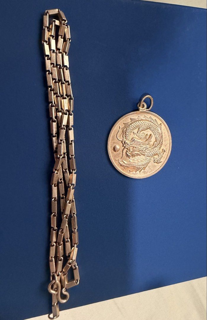 22k gold necklace (Category: Necklaces) located in Quezon City. Submitted by kaylers (Listing ID 1457897552, Image 1). Description: 20.8 grams 22k gold necklace 8000 per gram Meet up BGC.