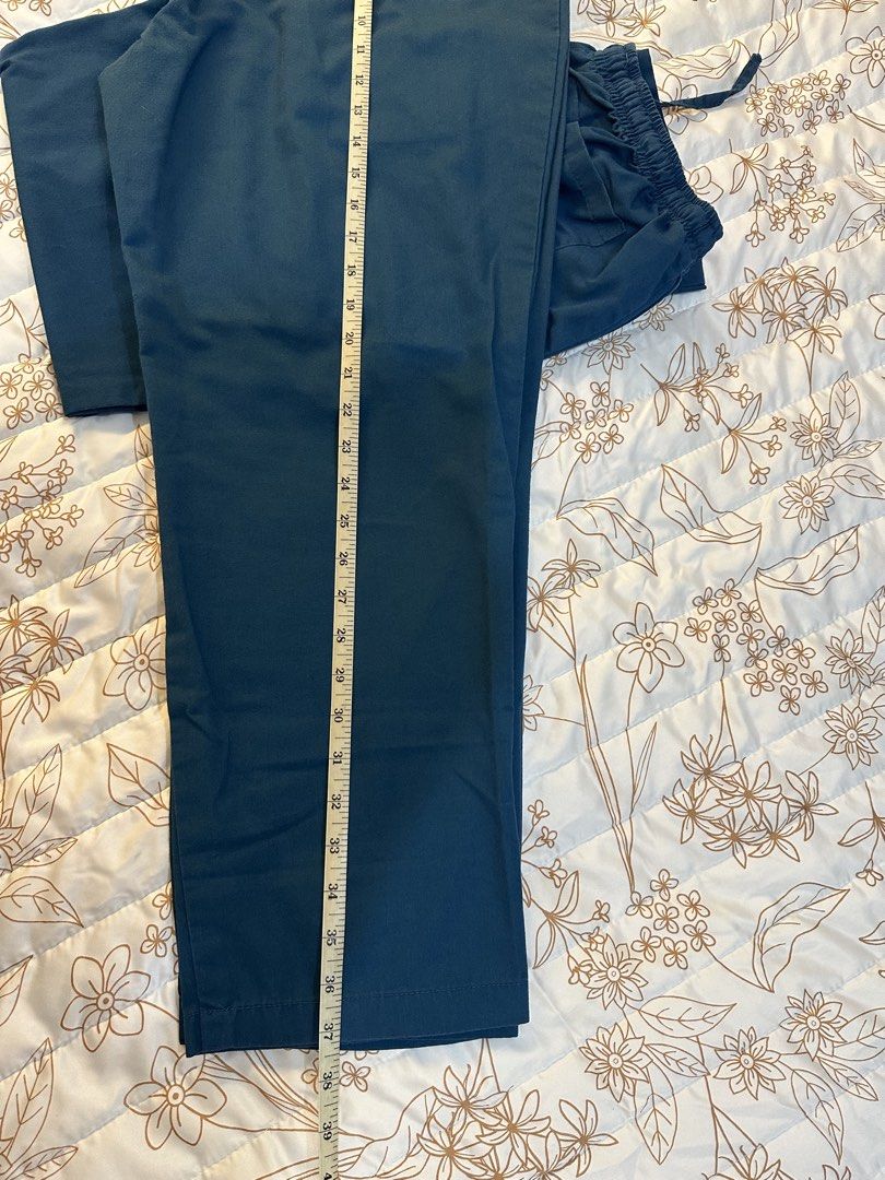 2 Unisex Scrubs Pants XL (Category: Other Bottoms) located in Pasay City. Submitted by behua (Listing ID 1457787414, Image 3). Description: No issues Decluttering No meet up.