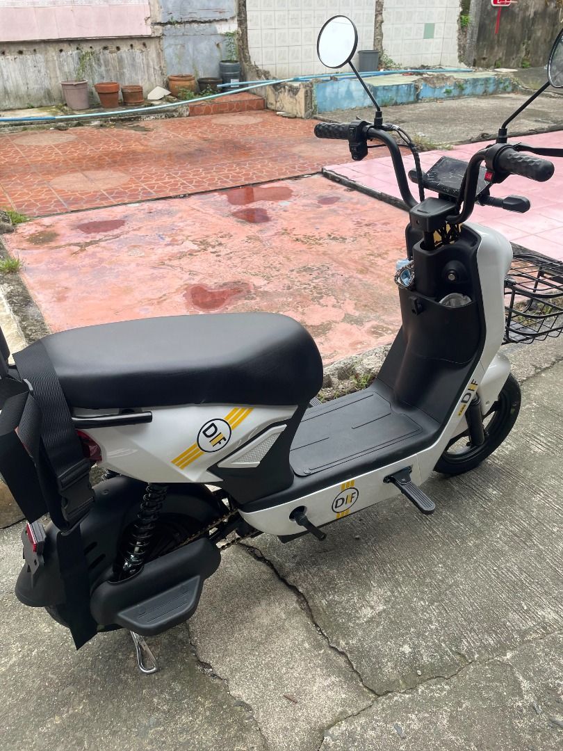 2-Wheels DIF Electric EBIKE Scooter with Basket❗ (Category: Skates, Rollerblades & Scooters) located in Manila. Submitted by ericka.villanueva (Listing ID 1457828549, Image 2). Description: Permission to post all group❗ Rush for sale only no issue. 2 WHEELS DIF LX V2 EBIKE • Model: DIF V2 • Battery: 48V 12Ah Lead Acid - 8hrs full charge • Motor: 500W Brushless - 35-45kph • Range: 10-20km per charge • Load: 120kg | 14" Tubeless Tires • Features: K