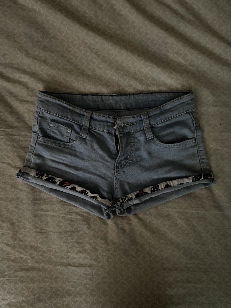Micro Short Bundle (Category: Shorts) located in Manila. Submitted by sevdeclutter (Listing ID 1457763108, Image 2). Description: 3 short for only 199.