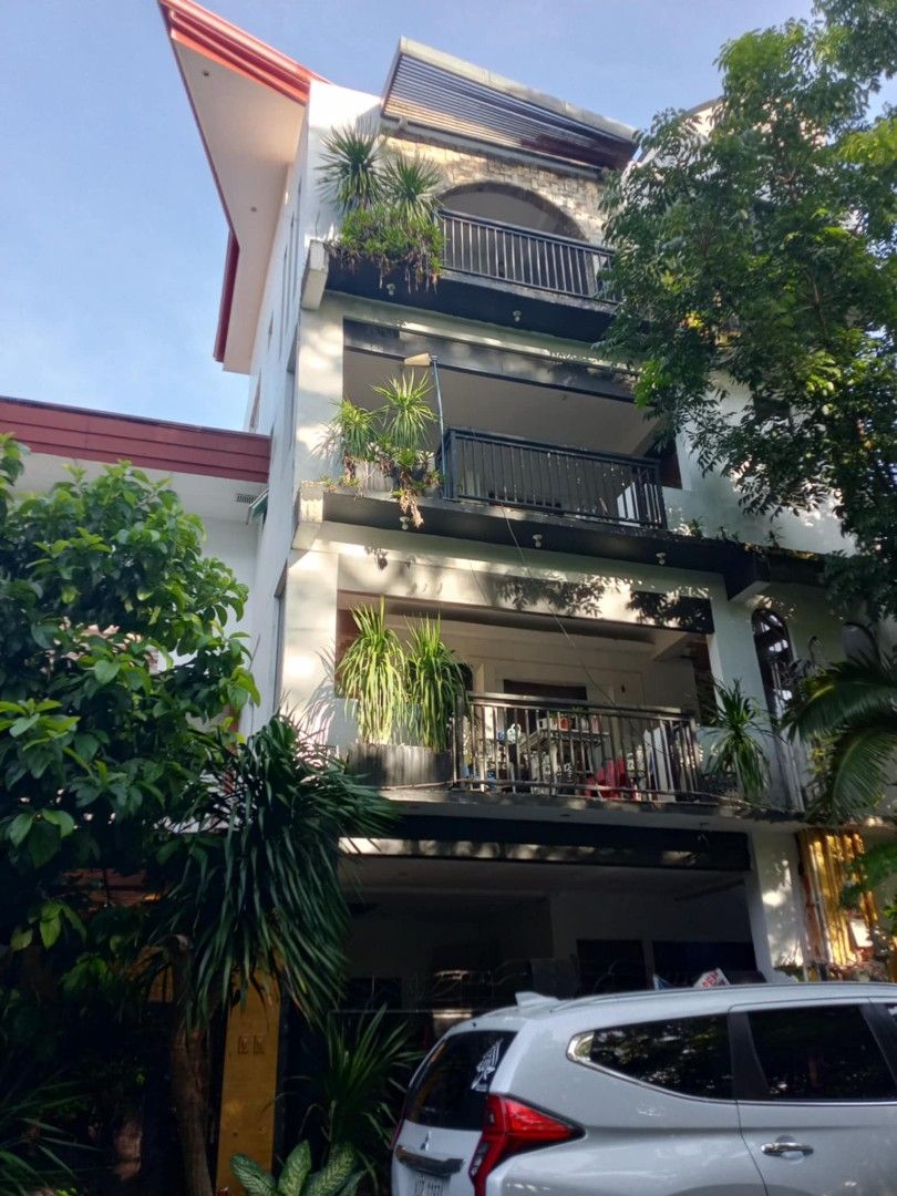4 floors townhouse for business (Category: Townhouse) located in Quezon City. Submitted by sbvdmanaog (Listing ID 1457782052, Image 2). Description: -best for investors -w existing tenants -1 unit per floor(4 floors).