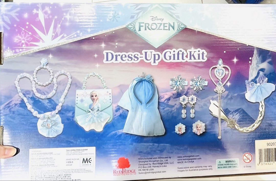 現貨💎🎃正版 迪士尼公主 ELSA公主皇冠閃石頭箍 寶石權杖 手提包包 頸鏈手鏈耳環飾物禮盒 冰雪奇緣 魔雪奇緣 ELSA公仔兒童首飾 ELSA頭箍 ELSA皇冠 生日禮物 結婚禮物 🎄聖誕節禮物 🎃萬聖節裝扮 萬聖節服裝 派對服裝 DISNEY PRINCESS FROZEN ELSA DRESS UP KIT CROWN JEWERY ACCESSORY NECKLACE EARRINGS HAND BAG BIRTHDAY WEDDING HALLOWEEN CHRISTMAS PARTY （分類：鑽飾）位於 Hong Kong。 由 swroom 提交（商品編號 1457799764，圖片 2）。簡介： 🚚 🎁 只限郵寄運送 🎁 ▫️▫️商品詳情▫️▫️ 🎁 $330盒 ( 全新未開封) 💝節日銷情迅速請早訂購售完即止❣️ 🛍更多最新禮品玩具 follow us ： carousell.com/swroom ▫️▫️購買付款詳情 ▫️▫️ 📥 請 INBOX