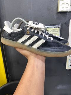(Category: ) located in . Submitted by s3_sneakershirtstore2.0 (Listing ID 1457896127, Image 1). Description: .