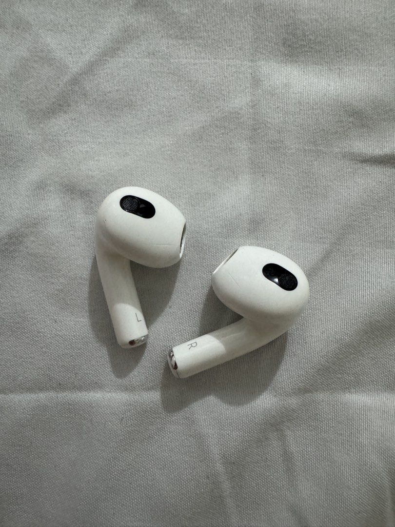 airpods 3rd gen (Category: Earphones) located in Pasay City. Submitted by gotchikucart (Listing ID 1457812328, Image 3). Description: .