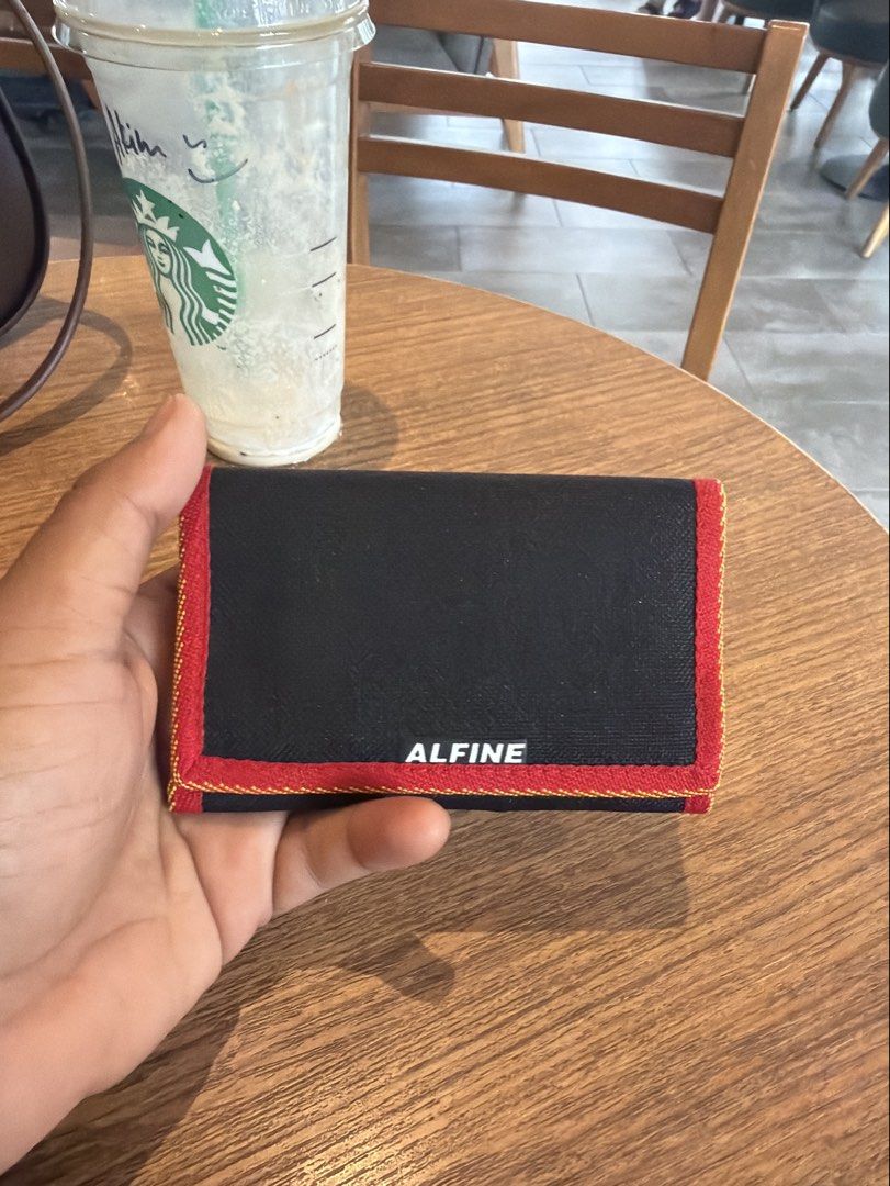 Alien Workshop (Category: Wallets & Card Holders) located in Bukit Mertajam. Submitted by kimarchiveee (Listing ID 1457799898, Image 2). Description: 📌Perfect Condition 10/10 📌 ‘90s Fashion 💌 Kindly dm for deal.
