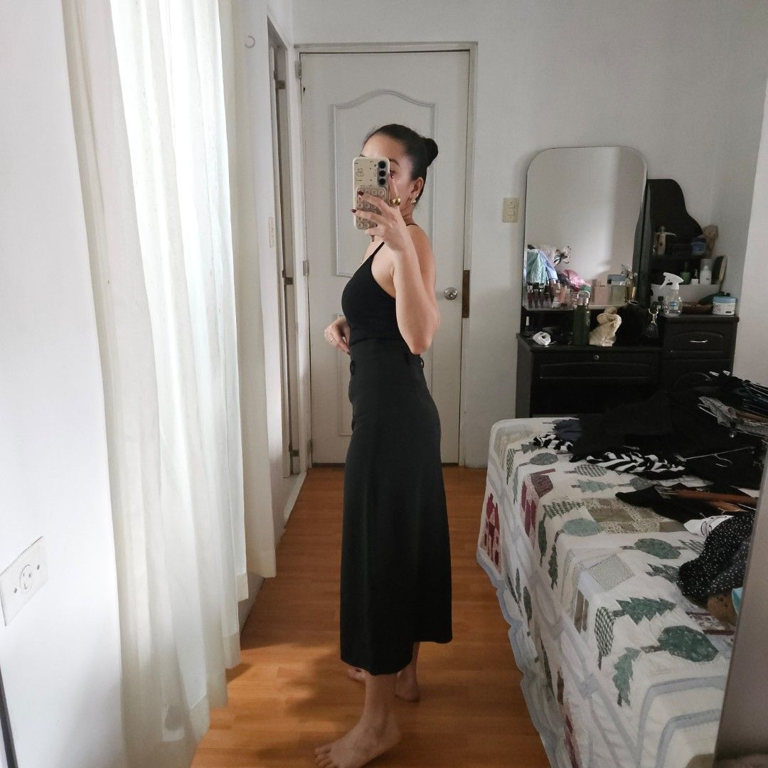 ALOHA STUDIO BLACH HW MIDI SKIRT W/ side slit (Category: Skirts) located in Carmona. Submitted by simplestashph (Listing ID 1457823836, Image 3). Description: 0103 ALOHA STUDIO BLACH HW MIDI SKIRT W/ side slit W 24 L 31 slits 15 Php 550.