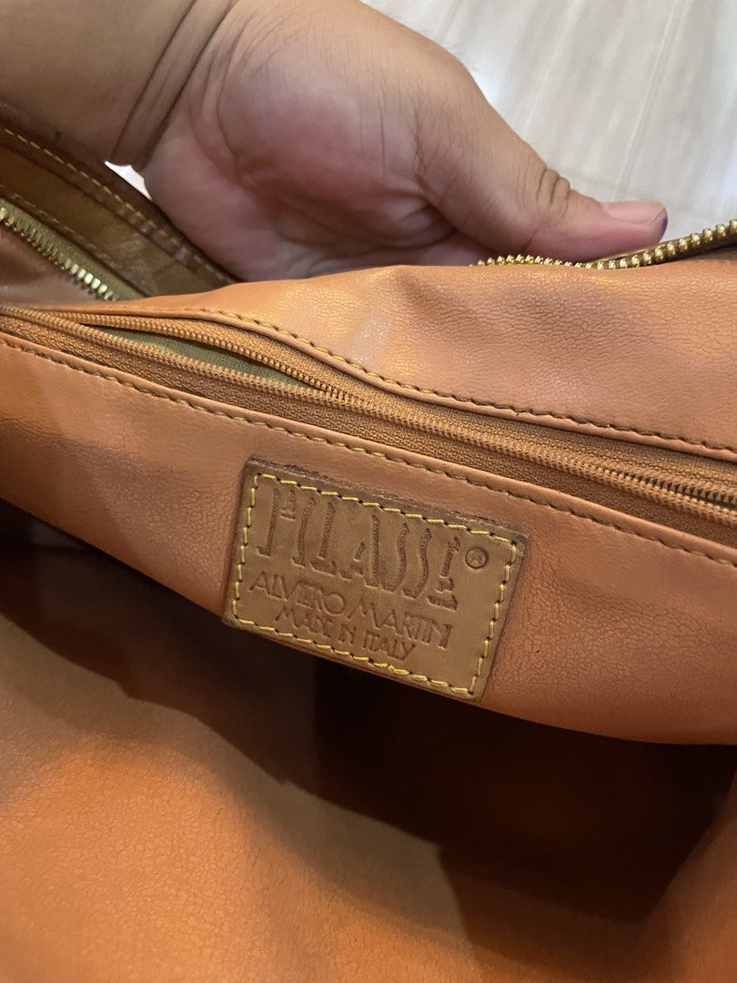 Alvierro Martini Vintage Tote (Category: Luxury Bags & Wallets) located in Las Pinas. Submitted by dhliacmp (Listing ID 1457872730, Image 3). Description: .