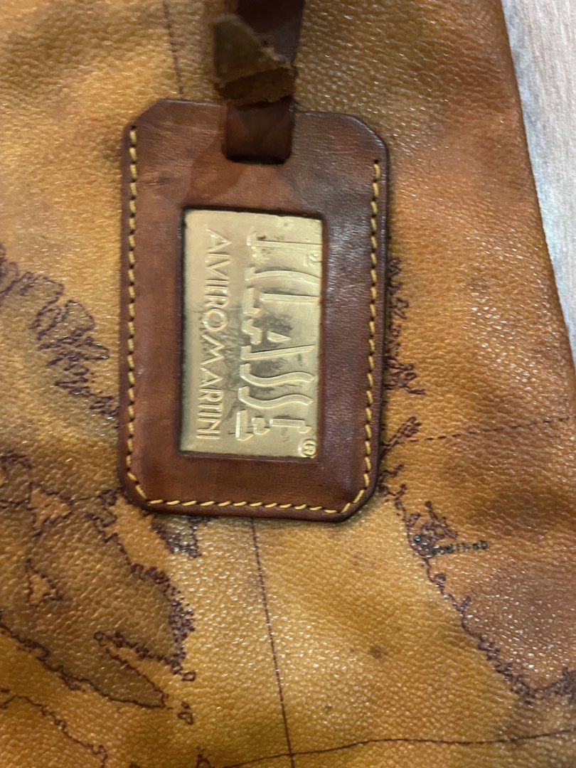 Alvierro Martini Vintage Tote (Category: Luxury Bags & Wallets) located in Las Pinas. Submitted by dhliacmp (Listing ID 1457872730, Image 2). Description: .