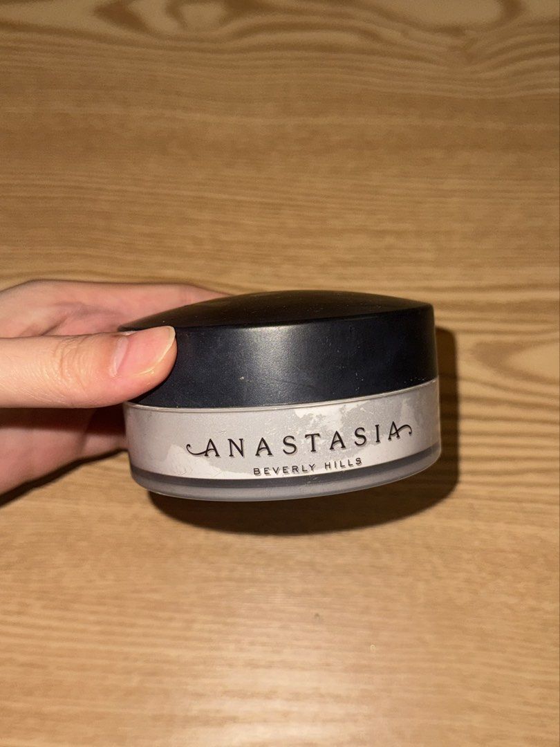 Anastasia Beverly Hills Translucent Loose Setting Powder (Category: Makeup) located in Taguig. Submitted by juju.archives (Listing ID 1457833205, Image 1). Description: - Net Weight: 25g / 0.88 oz -90% full -shade: translucent -bought from Hayley’s makeup stash from IG -rfs: switched to chanel.