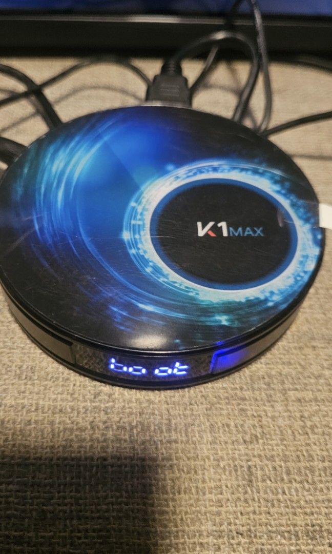 Android box (Category: TV Parts & Accessories) located in Singapore. Submitted by xfxMxmxt (Listing ID 1457843502, Image 3). Description: selling as it don't ask so many Question no refund.