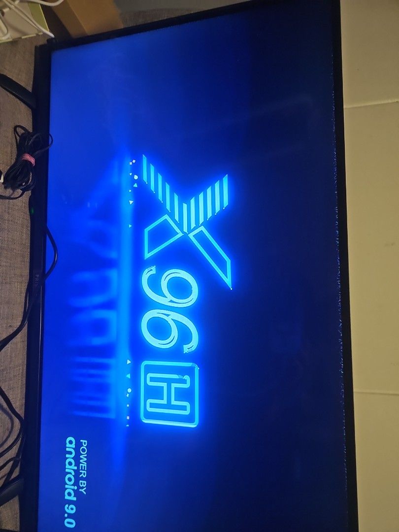 Android box (Category: TV Parts & Accessories) located in Singapore. Submitted by xfxMxmxt (Listing ID 1457845586, Image 2). Description: no box selling as it don't ask so many Question no refund.
