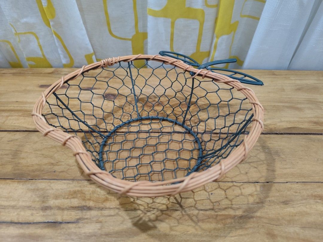 Apple Fruit Tray (Category: Food Organization & Storage) located in Dipolog. Submitted by thriftteata (Listing ID 1457733268, Image 1). Description: like new.