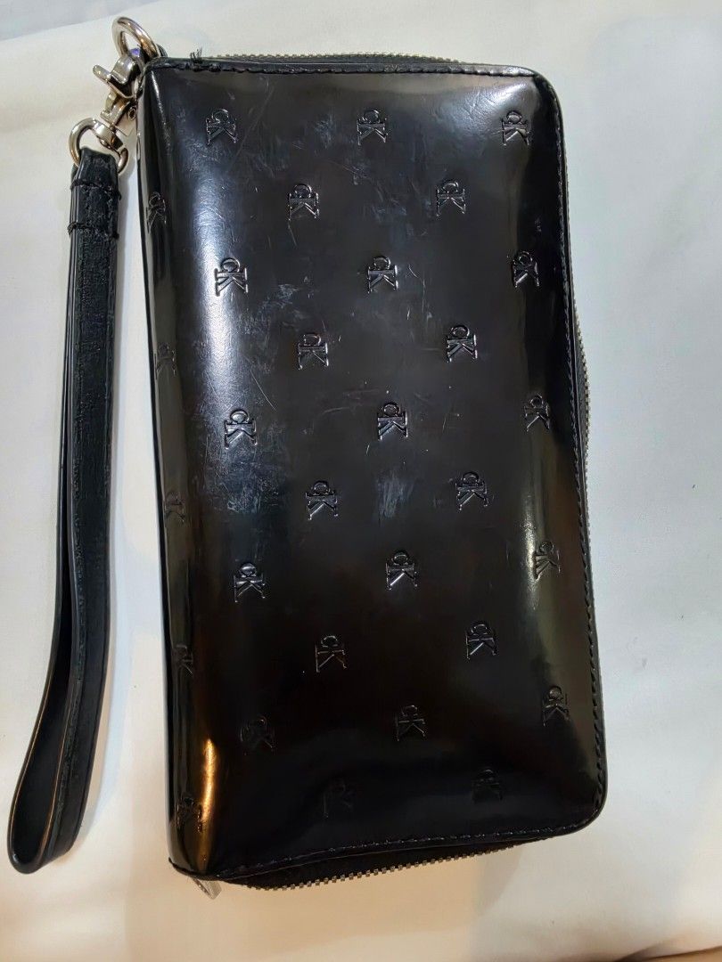 Authentic Calvin Klein wrist wallet (Category: Wallets & Card holders) located in Caloocan City. Submitted by mluck (Listing ID 1457813060, Image 1). Description: issue: sometimes zipper fails to interlock. leather.