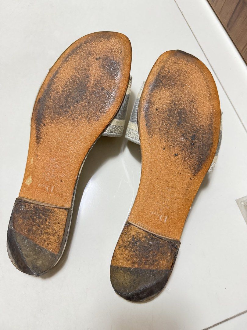 Authentic Christian Dior Dway Slides Size 40 (Category: Flats & Sandals) located in Manila. Submitted by declutter_with_mrs (Listing ID 1457829781, Image 3). Description: No inclusion MOD: grab/lalamove PICKUP LOC: BGC, Taguig STRICTLY PAYMENT FIRST BEFORE PICKUP.