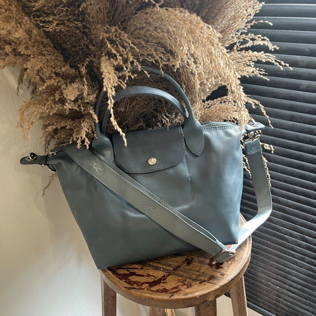 Authentic Longchamp (Category: Bags & Wallets) located in Ipoh. Submitted by ipohluxury (Listing ID 1457734375, Image 1). Description: Authentic Longchamp Size small Good condition More detail dm.